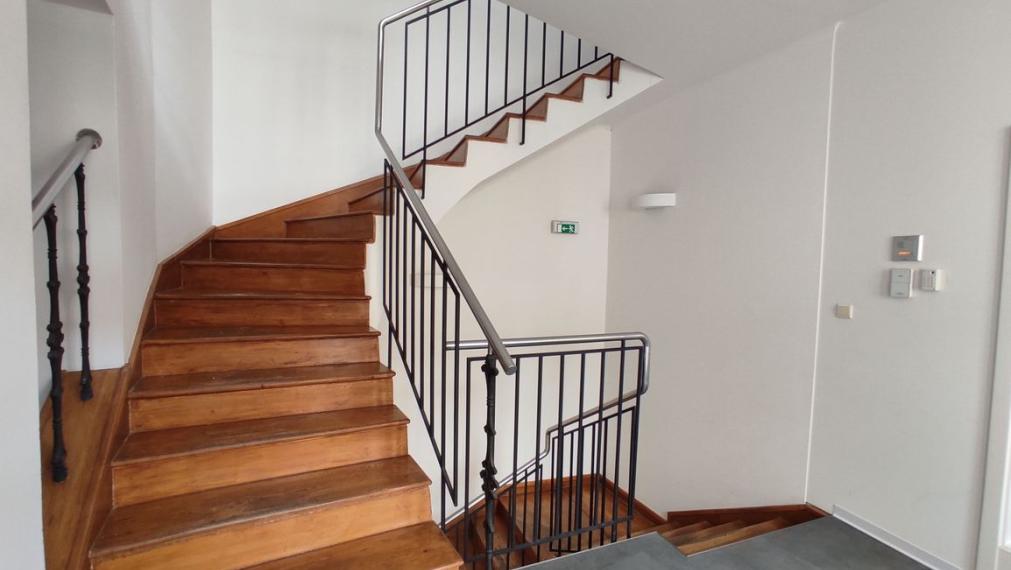 2-kancelária 44,4m2 s možnosťou parkovania v historickej budove, v centre na Panenskej ulici, Staré Mesto 