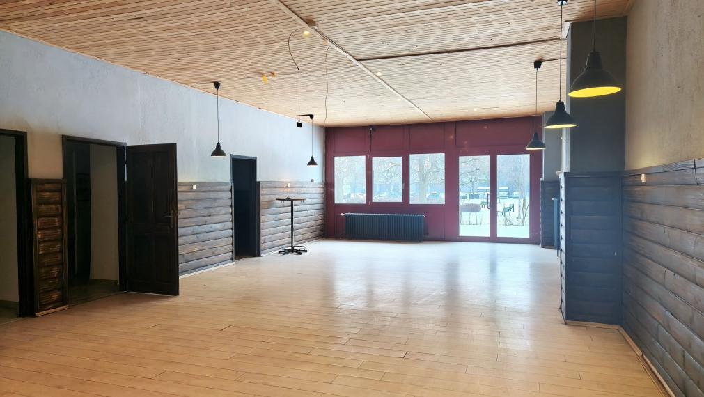 Obchodný priestor na prenájom - Ovsištské námestie, Bratislava V 