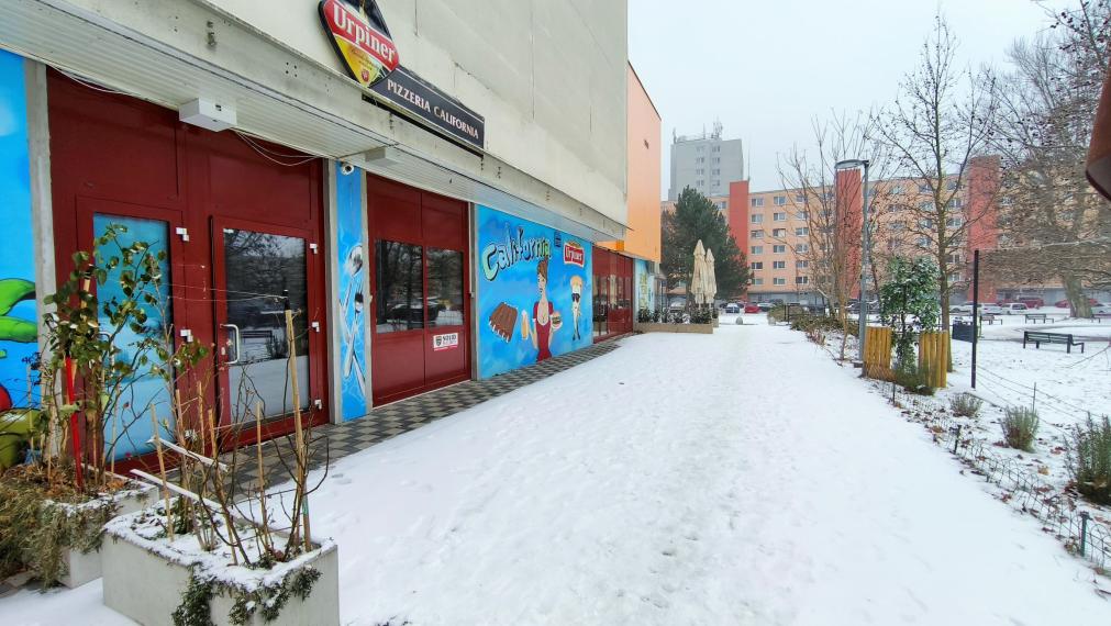 Obchodný priestor na prenájom - Ovsištské námestie, Bratislava V 