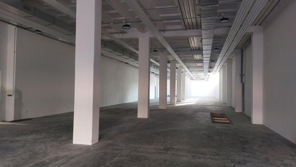 Sklady 1 600-14 550m2 na prenájom - Trenčín