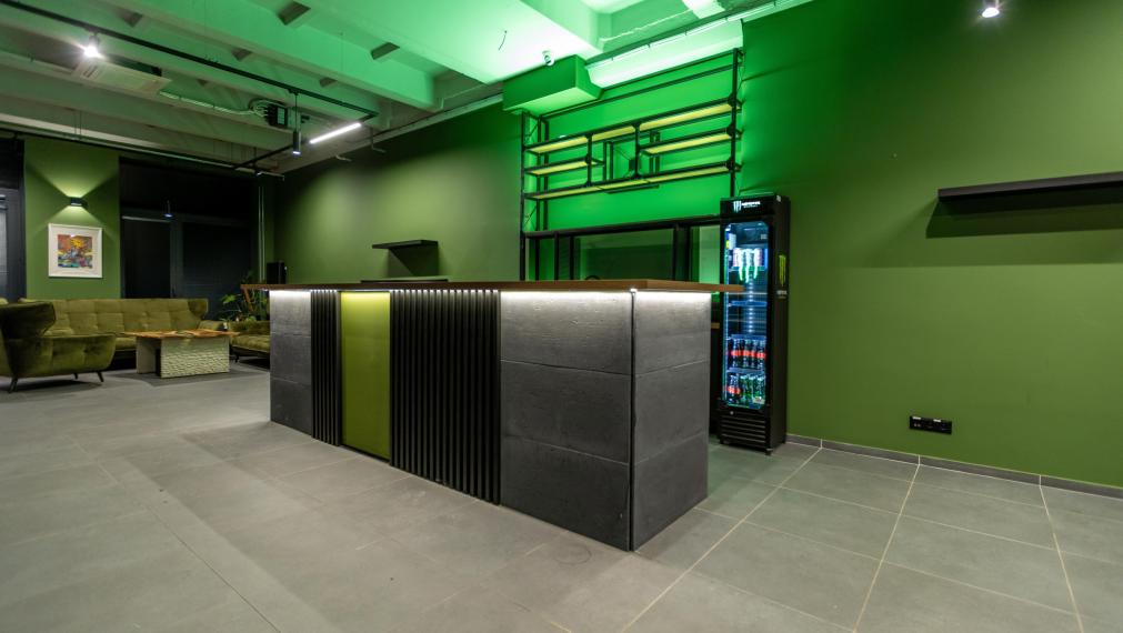 Obchodný priestor s vysokými stropmi vhodný aj na kaviareň, Sliačska, 129,82m2