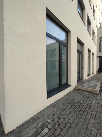 Obchodný priestor s vysokými stropmi vhodný aj na kaviareň, Sliačska, 129,82m2