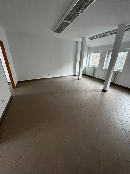 Obchodno-kancelárske priestory na pešej zóne s parkovaním