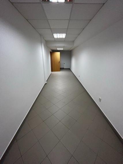 Obchodno-kancelárske priestory na pešej zóne s parkovaním