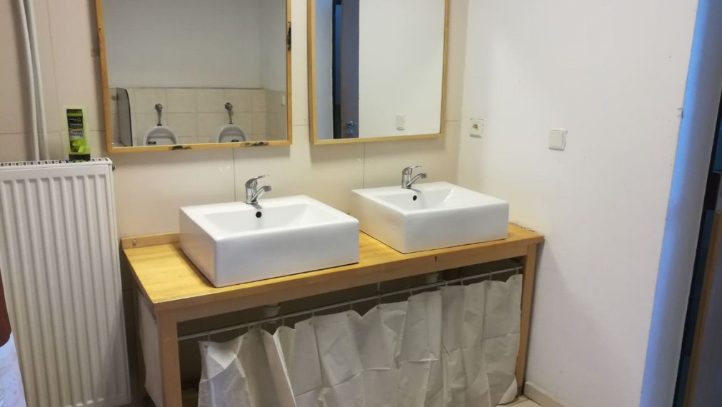 2 samostatne skolaudované budovy, Trnava