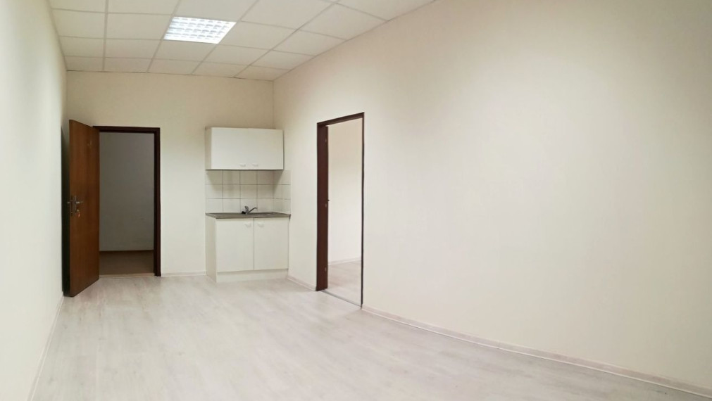 Kancelárske  priestory s kuchynkou na prenájom – Trenčín