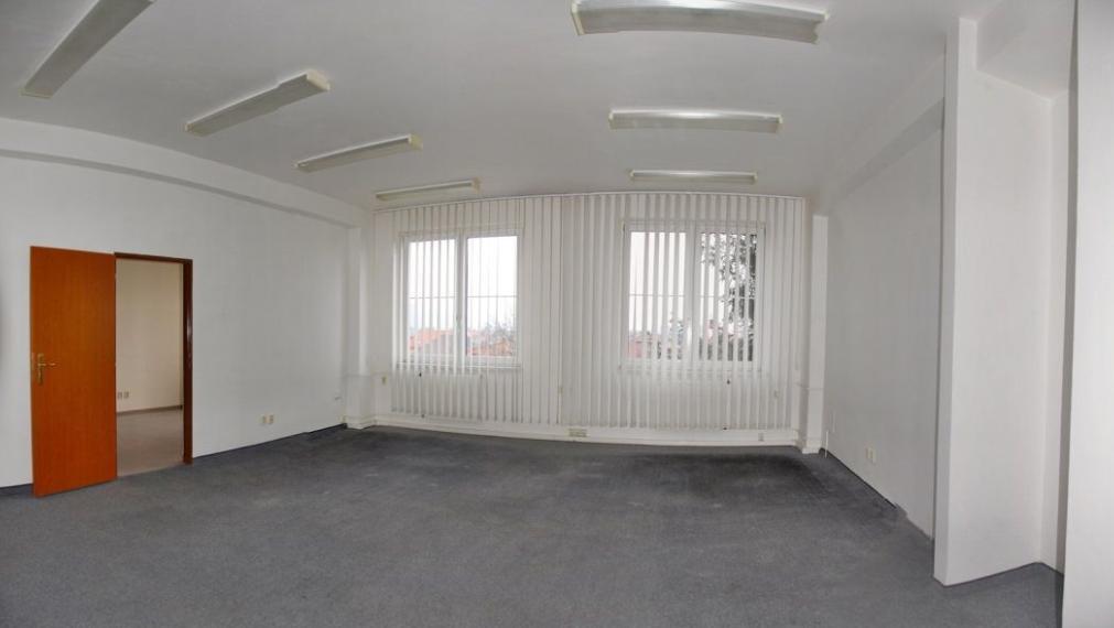 Administratívne priestory, Trenčín – Za mostami