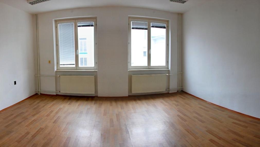 Administratívne priestory, Trenčín – Za mostami