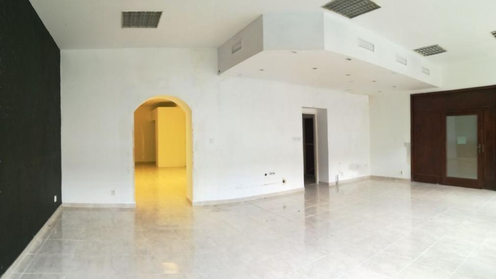 Na prenájom klimatizované obchodné priestory v centre Trenčína