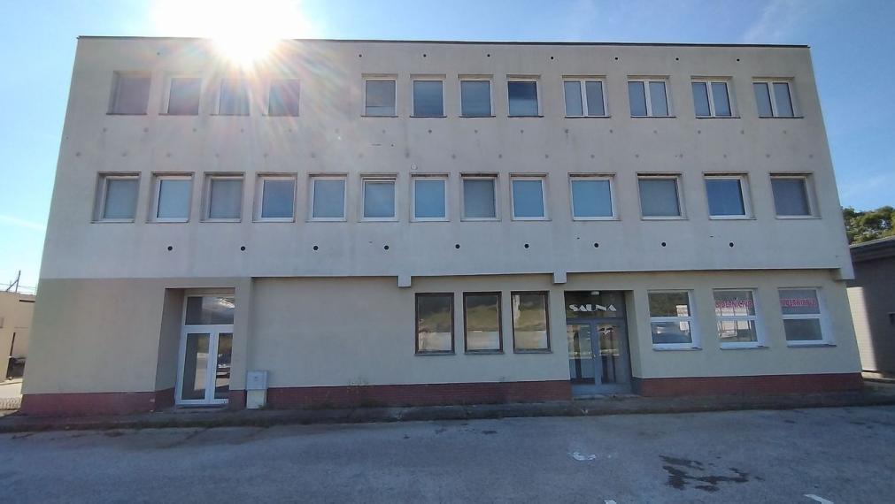 Investičná príležitosť – kompletne zrekonštruovaná ubytovňa pri železničnej stanici v Smoleniciach