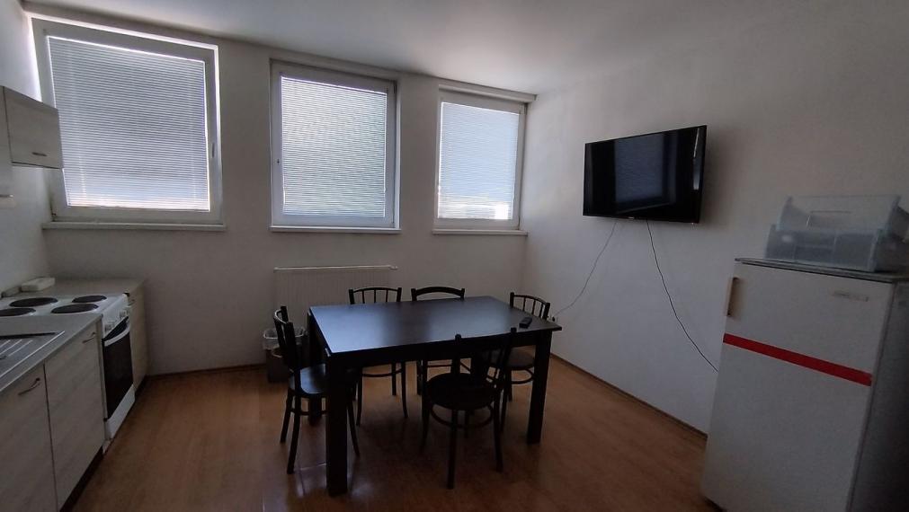 Investičná príležitosť – kompletne zrekonštruovaná ubytovňa pri železničnej stanici v Smoleniciach