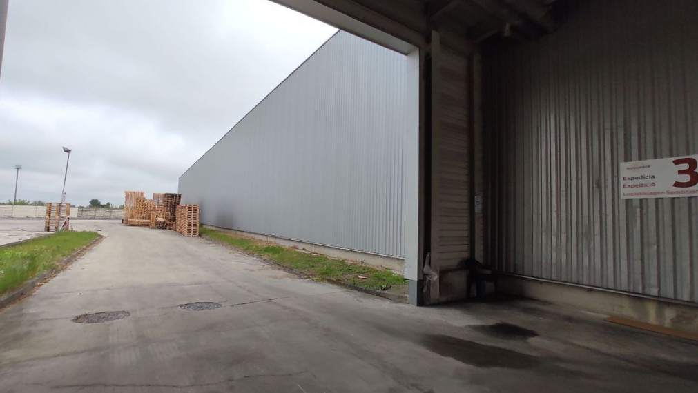 2.500m2 skladovo-výrobná hala s možnosťou administratívy na prenájom, DUNAJSKA STREDA