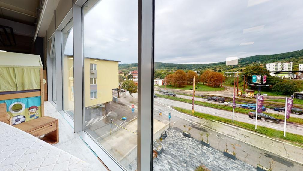 183m2 Obchodný priestor s veľkými výkladmi na Račiansku ulicu, Bratislava III