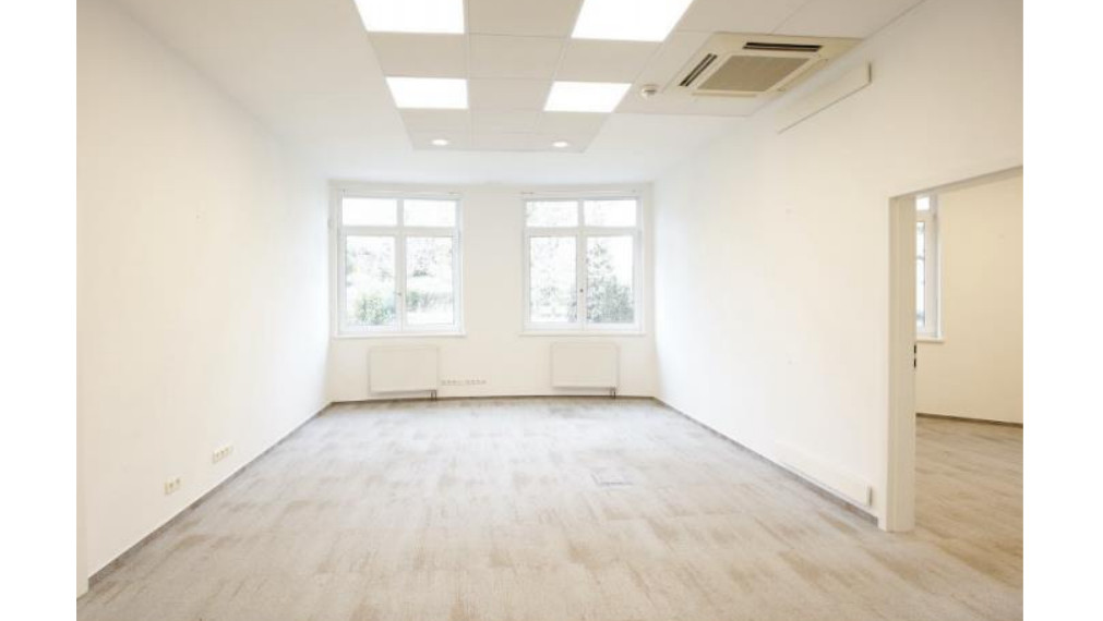 Reprezentatívny kancelársky celok 274m2 + 4 x parking, v historickej budove, Palisády – Staré Mesto