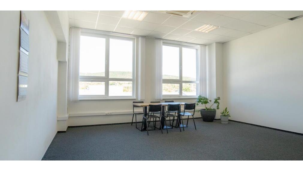 Kancelárie pri ceste do Pezinka na prenájom, Rybničná-Vajnory