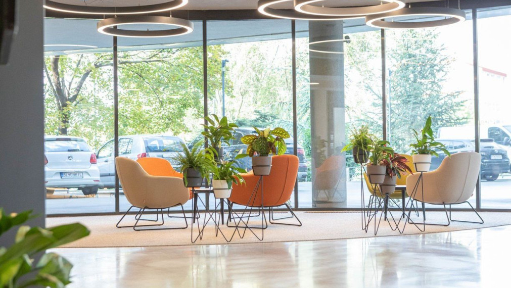 Priestory vhodné na administratívu či služby v tesnej blízkosti ŽST Petržalka, Röntgenova