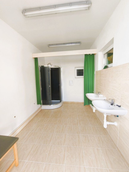 Prenájom komerčného priestoru 236 m² – Dúbravka