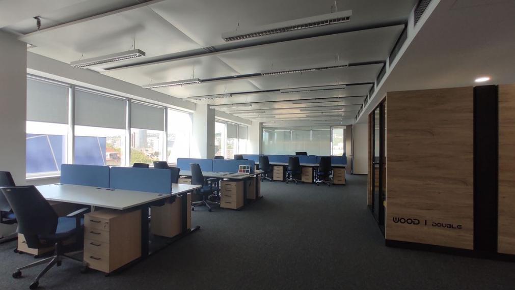 308m2 zariadený kancelársky celok vysokého štandardu s neobmedzeným parkovaním, POLUS/VIVO Tower