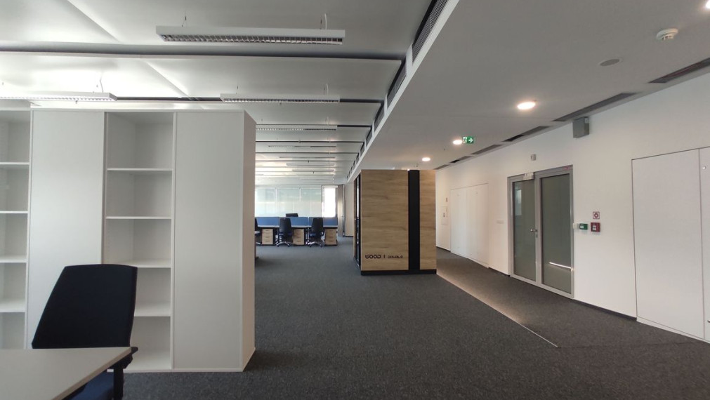 308m2 zariadený kancelársky celok vysokého štandardu s neobmedzeným parkovaním, POLUS/VIVO Tower