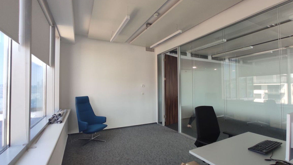 308m2 zariadený kancelársky celok vysokého štandardu s neobmedzeným parkovaním, POLUS/VIVO Tower