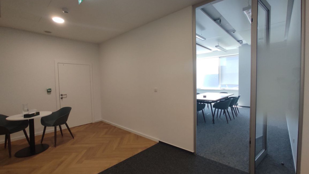 308m2 zariadený kancelársky celok vysokého štandardu s neobmedzeným parkovaním, POLUS/VIVO Tower