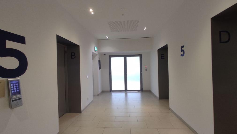 308m2 zariadený kancelársky celok vysokého štandardu s neobmedzeným parkovaním, POLUS/VIVO Tower