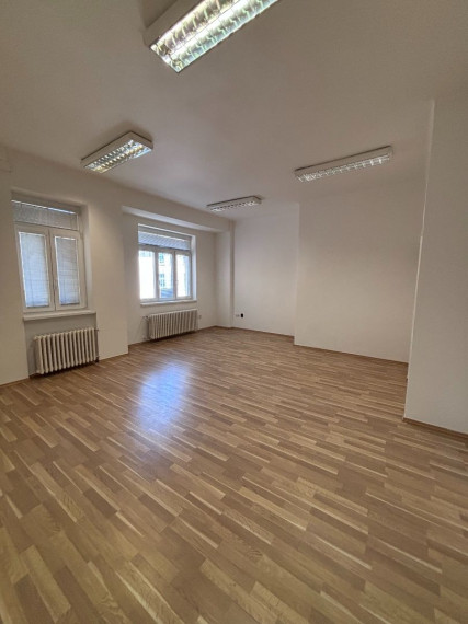 Kancelársky komplex v historickej admin. budove v Starom Meste