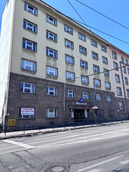 Kancelársky komplex v historickej admin. budove v Starom Meste