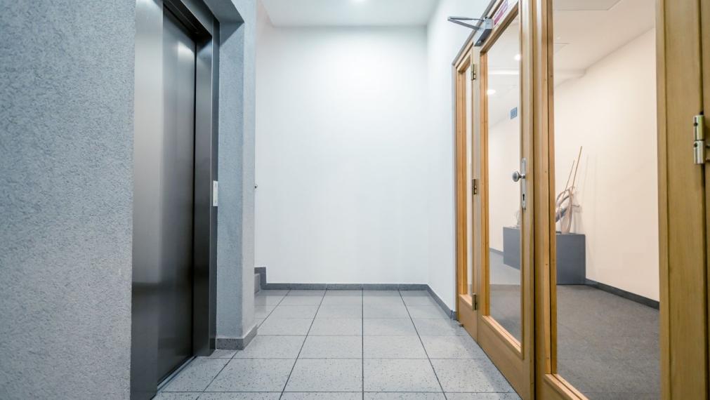 Reprezentatívna polyfunkčná budova so skladom a parkovaním v atraktívnej lokalite, Bratislava - Nové Mesto TOP