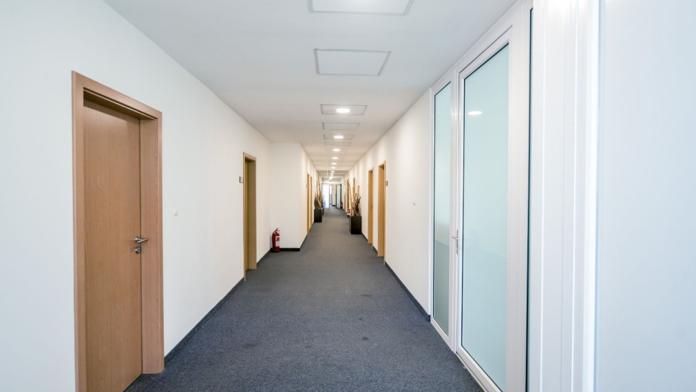 Reprezentatívna polyfunkčná budova so skladom a parkovaním v atraktívnej lokalite, Bratislava - Nové Mesto TOP