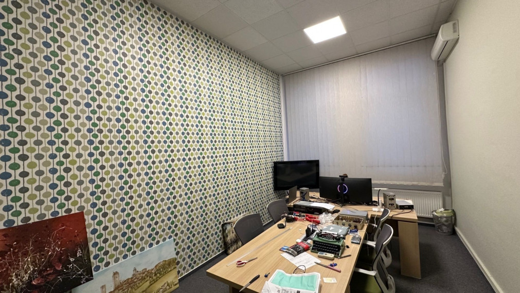 Celok 3 kancelárií na vyvýšenom prízemí v blízkosti Klientskeho centra, Bratislava II, 100m2