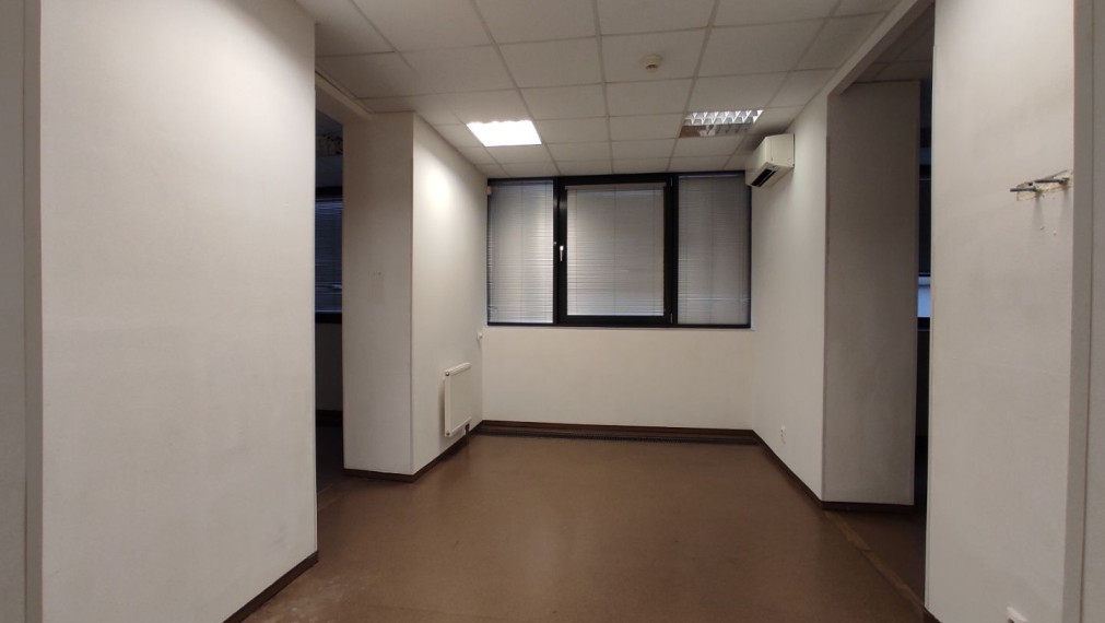 300m2 obchodný priestor so ZDRAVOTNÍCKYM ŠTANDARDOM, vysokými stropmi, 2 vstupmi a parkovaním