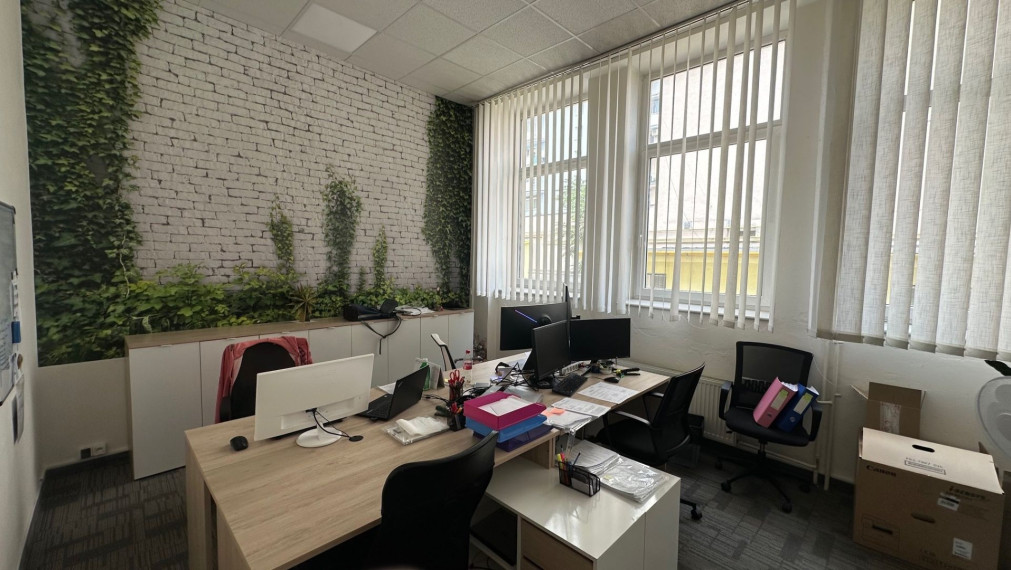 Priestor 168m2 na vyvýšenom prízemí v blízkosti Klientskeho centra, Bratislava II