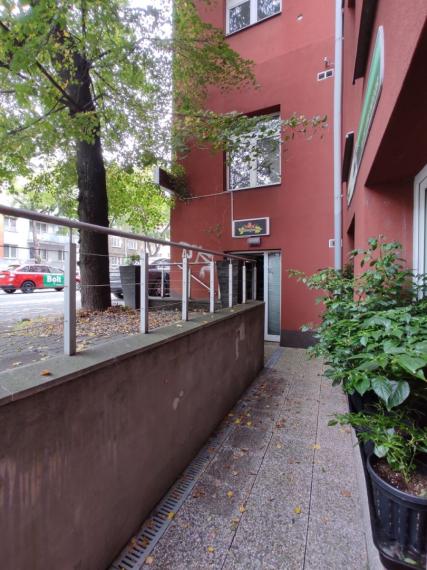 Obchodný priestor s výkladmi na PREDAJ, Záhradnícka – RUŽINOV, BA2