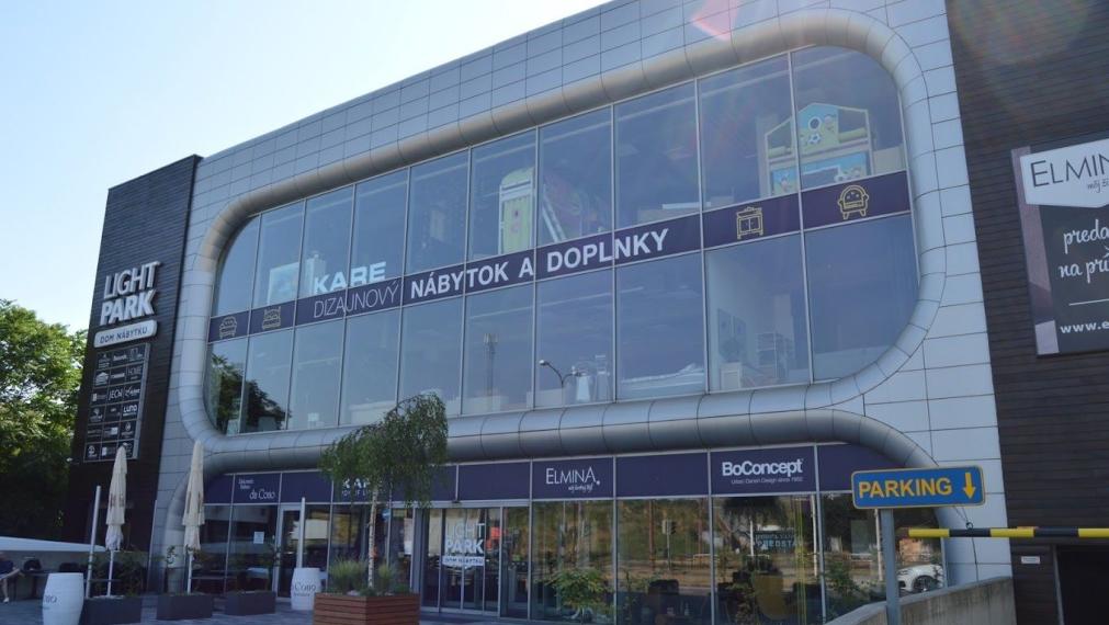 OC LIGHT PARK, priestor s výkladom na Račiansku, Bratislava III