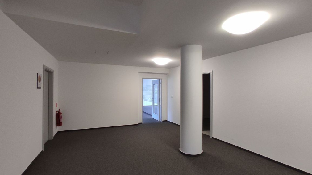 Kancelárske priestory v blízkosti ŽST Petržalka