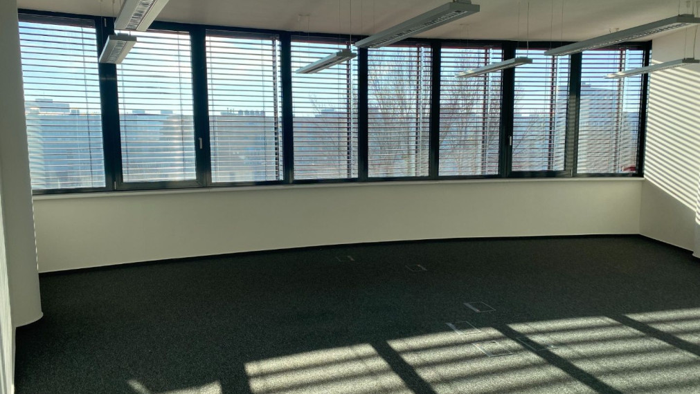 Kancelárske priestory v blízkosti ŽST Petržalka