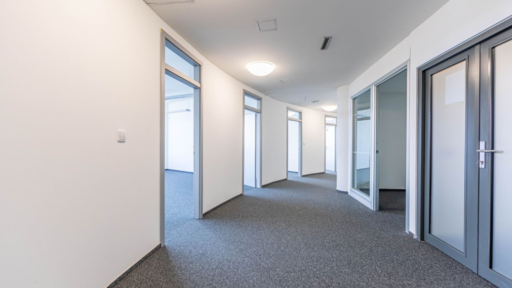 Kancelárske priestory v blízkosti ŽST Petržalka