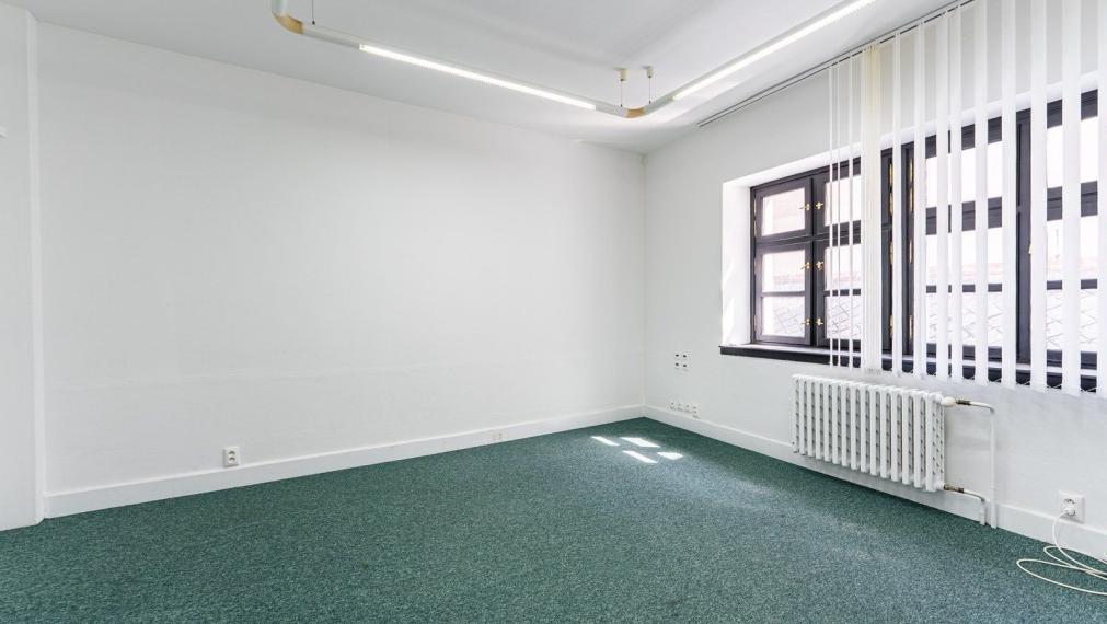 Priestory na pešej zóne v krásnej historickej budove, Michalská ulica-Staré Mesto