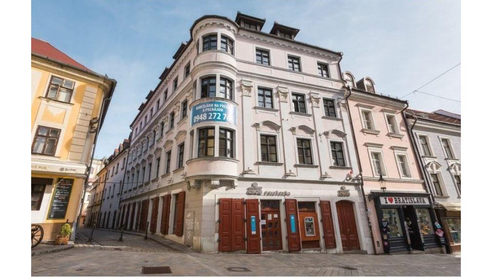 Priestory na pešej zóne v krásnej historickej budove, Michalská ulica-Staré Mesto