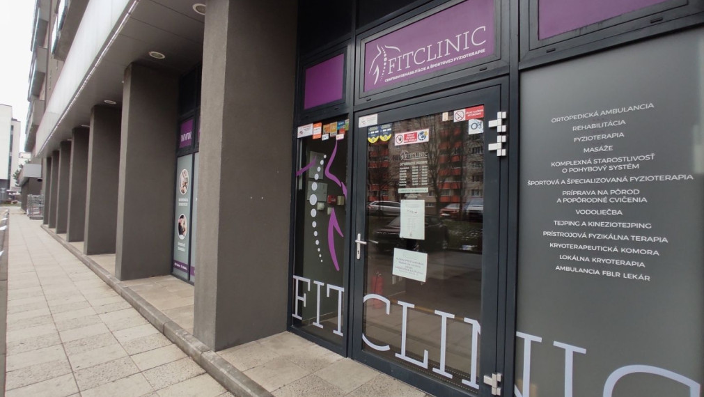 300m2 priestor so ZDRAVOTNÍCKYM ŠTANDARDOM, vysokými stropmi, 2 vstupmi a parkovaním, Hotel Bratislava TOP