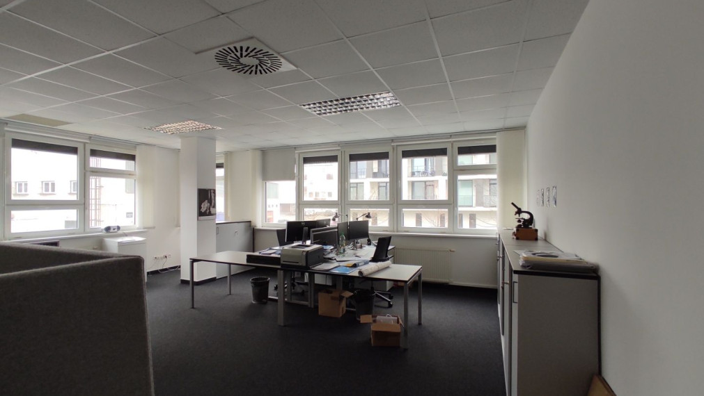 Administratívny celok 4 kancelárií 200m2, s terasou a parkovaním, Račianska ulica, BA3