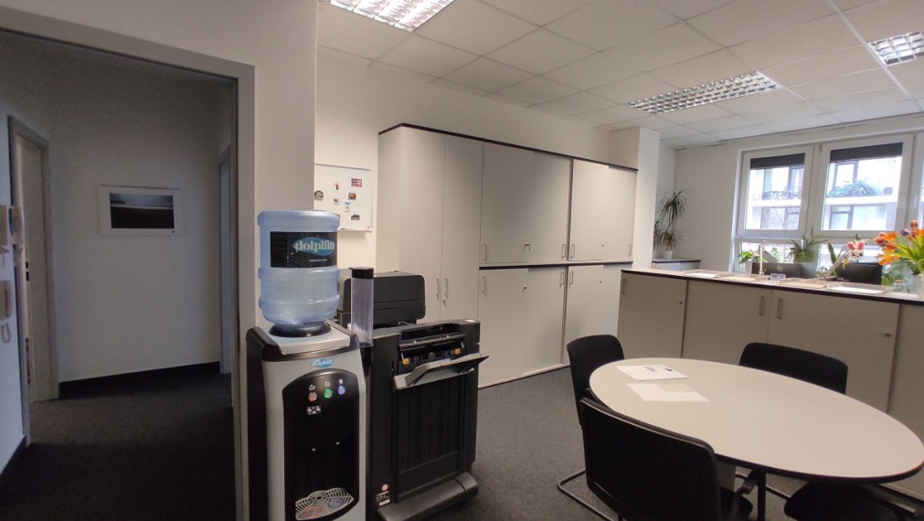 Administratívny celok 4 kancelárií 200m2, s terasou a parkovaním, Račianska ulica, BA3