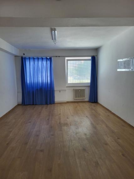 2- kancelária 39m2 s parkovaním v tesnej blízkosti kúpaliska Matadorka, Údernícka-Petržalka