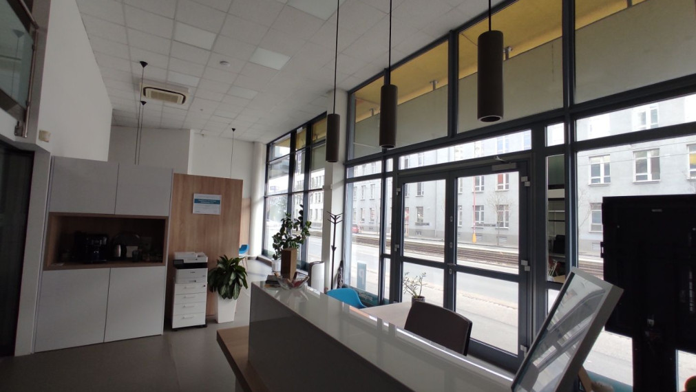 Obchodno-administratívny priestor s preskleným výkladom na Račiansku ulicu, 140m2