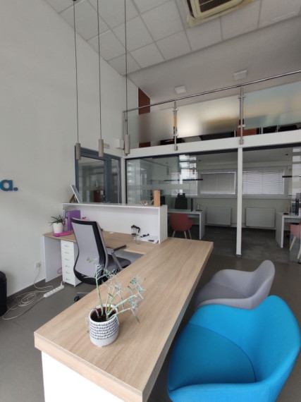 Obchodno-administratívny priestor s preskleným výkladom na Račiansku ulicu, 140m2