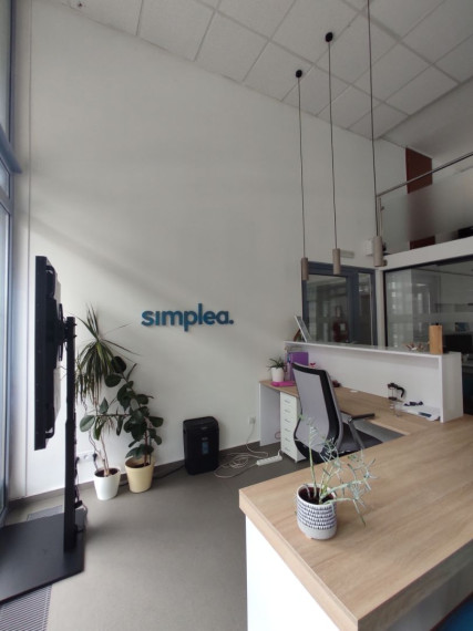 Obchodno-administratívny priestor s preskleným výkladom na Račiansku ulicu, 140m2