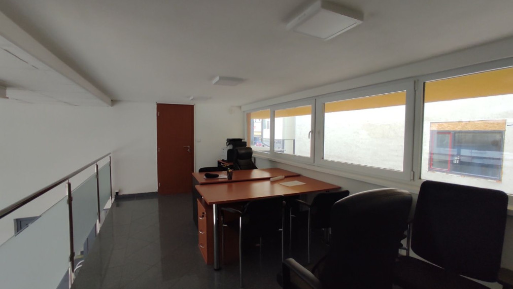 Obchodno-administratívny priestor s preskleným výkladom na Račiansku ulicu, 140m2