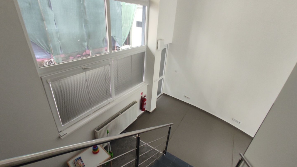 Obchodno-administratívny priestor s preskleným výkladom na Račiansku ulicu, 140m2