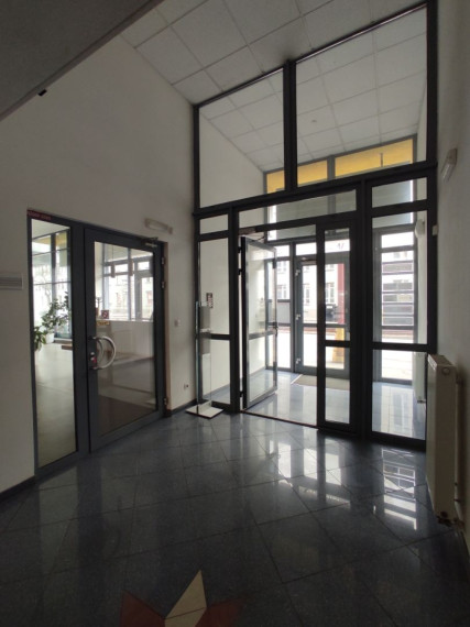 Obchodno-administratívny priestor s preskleným výkladom na Račiansku ulicu, 140m2